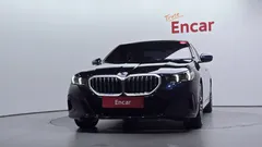 2024 BMW 5-Series 520i M Sport, чёрный — фото 3