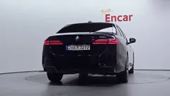 2024 BMW 5-Series 520i M Sport, чёрный — фото 4