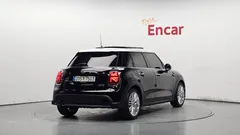2022 Mini Cooper 5-Door Classic Plus — фото 2