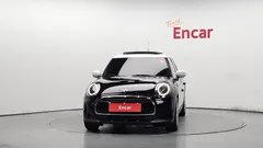 2022 Mini Cooper 5-Door Classic Plus — фото 3