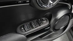 2022 Mini Cooper 5-Door Classic Plus — фото 17