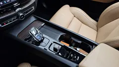 2022 Volvo XC60 B5 Inscription, белый — фото 9