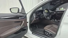2023 BMW 5-Series 530i M Sport Package, белый — фото 10