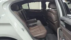 2023 BMW 5-Series 530i M Sport Package, белый — фото 11