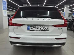 2023 Volvo V60 B5 Ultimate AWD, белый — фото 2