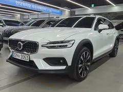 2023 Volvo V60 B5 Ultimate AWD, белый — фото 3