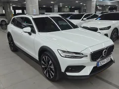 2023 Volvo V60 B5 Ultimate AWD, белый — фото 5