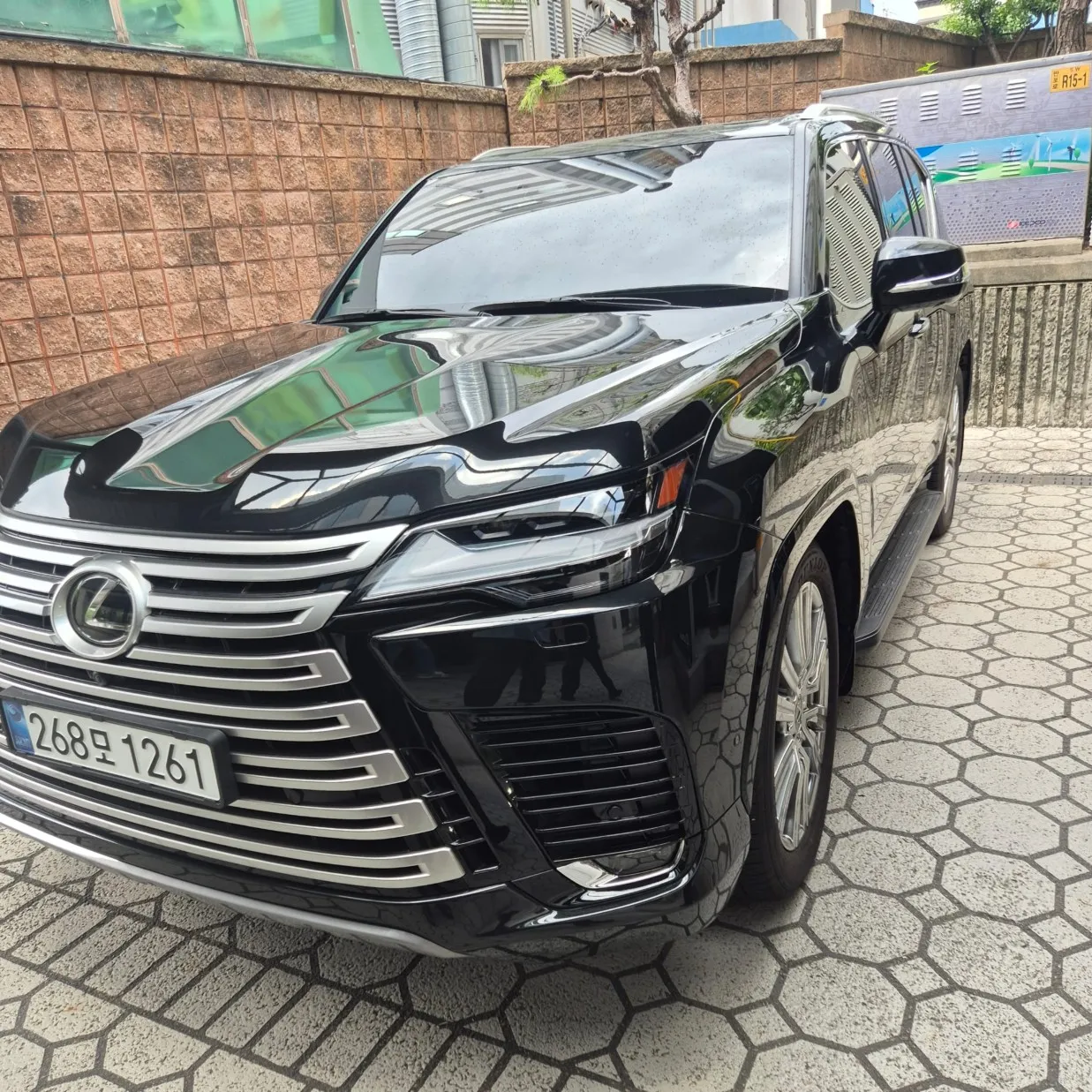 2025 Lexus LX 700h VIP