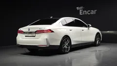 2024 BMW 5-Series 530i xDrive — фото 2