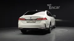 2024 BMW 5-Series 530i xDrive — фото 4