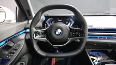 2024 BMW 5-Series 530i xDrive — фото 13