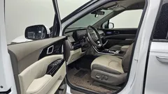 2023 Kia Carnival Diesel 7-Seater Hi-Limousine — фото 10