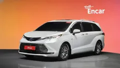 2023 Toyota Sienna 2.5 Hybrid AWD, белый — фото 1