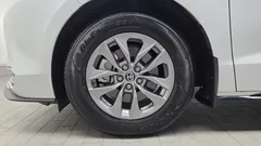 2023 Toyota Sienna 2.5 Hybrid AWD, белый — фото 5