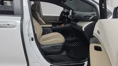 2023 Toyota Sienna 2.5 Hybrid AWD, белый — фото 11