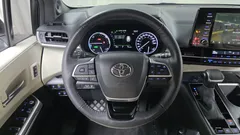 2023 Toyota Sienna 2.5 Hybrid AWD, белый — фото 13