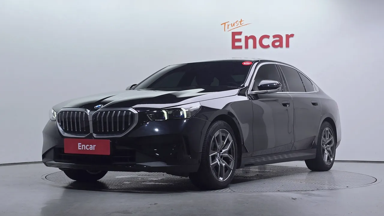2024 BMW 5-Series 520i