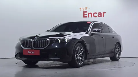 2024 BMW 5-Series 520i
