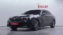 2024 BMW 5-Series 520i, чёрный — фото 1