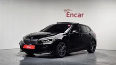 2023 BMW 1-Series 120i M Sports, чёрный — фото 1