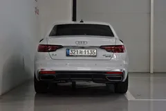2022 Audi A4 40 TDI Quattro Premium — фото 4