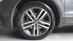 2023 Volkswagen Tiguan 2.0 TSI Prestige, серо-серебристый — фото 5