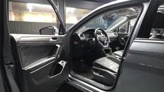 2023 Volkswagen Tiguan 2.0 TSI Prestige, серо-серебристый — фото 10