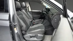 2023 Volkswagen Tiguan 2.0 TSI Prestige, серо-серебристый — фото 11