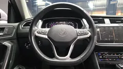 2023 Volkswagen Tiguan 2.0 TSI Prestige, серо-серебристый — фото 13