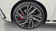 2023 Volkswagen Golf 2.0 GTI, белый — фото 5