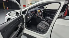 2023 Volkswagen Golf 2.0 GTI, белый — фото 10