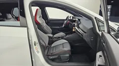 2023 Volkswagen Golf 2.0 GTI, белый — фото 11