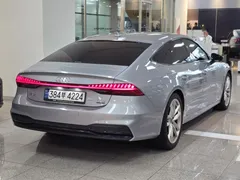 2023 Audi A7 55 TFSI e Quattro Premium, серебристый — фото 2