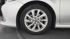 2022 Toyota Camry 2.5 LE Hybrid, серебристый — фото 5