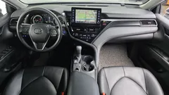 2022 Toyota Camry 2.5 LE Hybrid, серебристый — фото 7