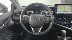 2022 Toyota Camry 2.5 LE Hybrid, серебристый — фото 13