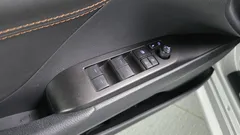 2022 Toyota Camry 2.5 LE Hybrid, серебристый — фото 17