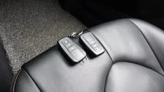2022 Toyota Camry 2.5 LE Hybrid, серебристый — фото 18
