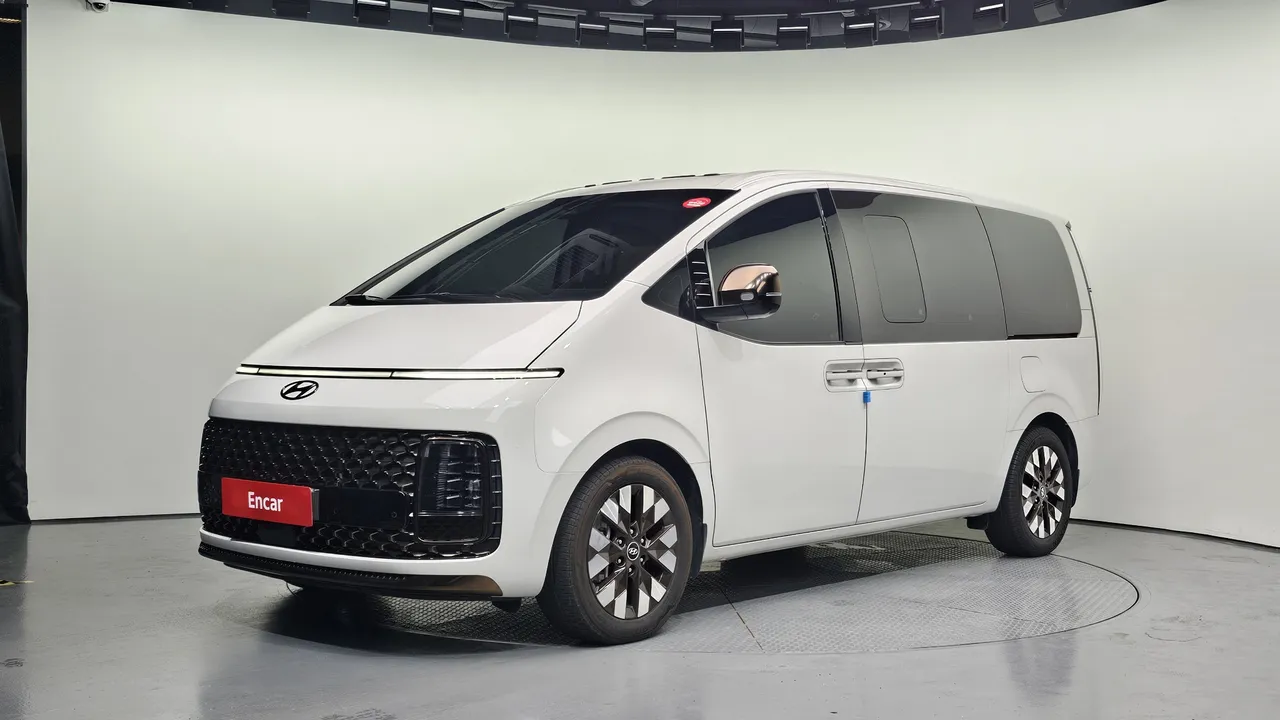 2024 Hyundai Staria 4WD Lounge 7-Seater