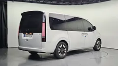 2024 Hyundai Staria 4WD Lounge 7-Seater — фото 2