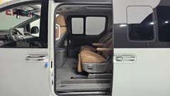 2024 Hyundai Staria 4WD Lounge 7-Seater — фото 11