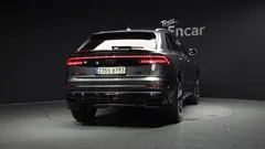 2023 Audi Q8 55 TFSI Quattro Premium — фото 4