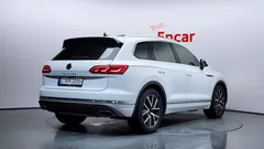 2023 Volkswagen Touareg 3.0 TDI Prestige, белый — фото 2