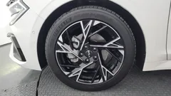 2024 Kia K5 Signature, белый — фото 5