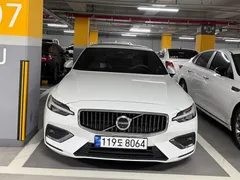 2023 Volvo S60 B5 Ultimate Bright, белый — фото 20