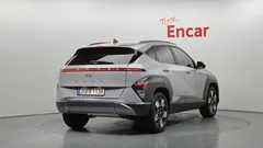2023 Hyundai Kona Inspiration, серо-серебристый — фото 2