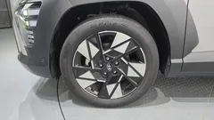 2023 Hyundai Kona Inspiration, серо-серебристый — фото 5