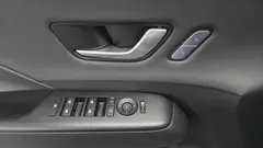 2023 Hyundai Kona Inspiration, серо-серебристый — фото 13