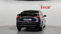 2022 Toyota Prius 1.8, серый — фото 4