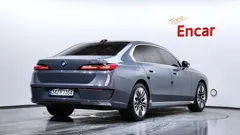 2023 BMW 7-Series 740i sDrive Design Pure Excellence, светло-серебристый — фото 2